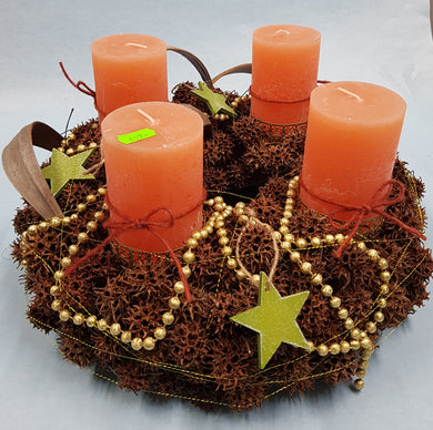 Adventskranz mit trockener Blumen