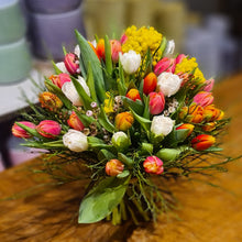 Load the image into the gallery viewer, Bouquet of tulips