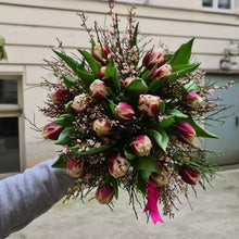 Load the image into the gallery viewer, Bouquet of tulips Gibraltar