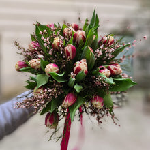 Load the image into the gallery viewer, Bouquet of tulips Gibraltar