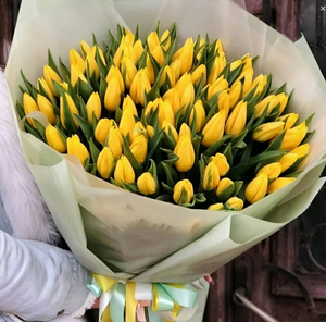 101 Tulip Bouquet